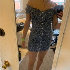 Floral tight off the shoulder mini dress 🌸